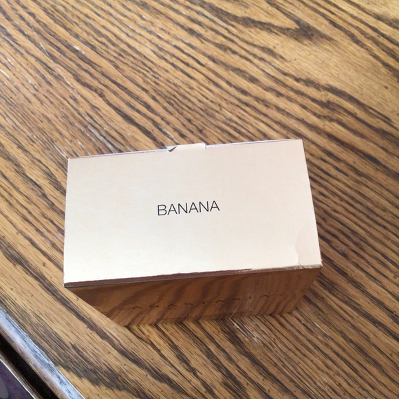 Anastasia Beverly Hills Loose Setting Powder in Banana .9 oz NWT - Picture 6 of 7